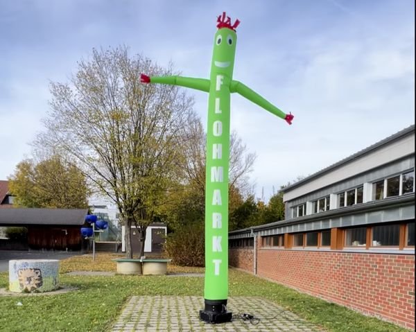Besucher beim Einlass